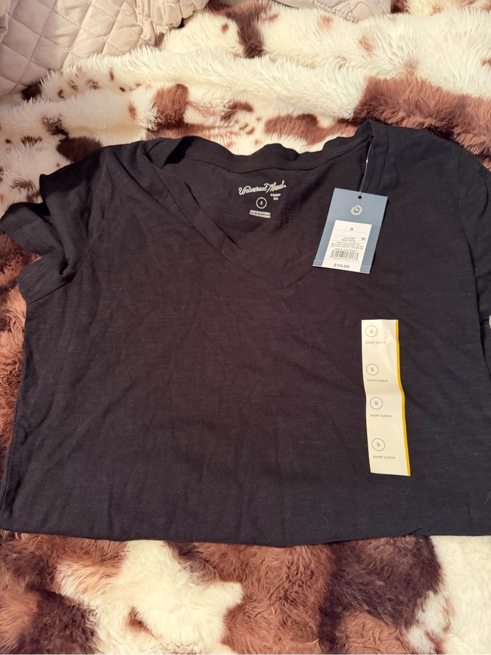 Universal Thread Black V-Neck Short Sleeve Tee